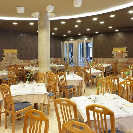Hotel Laterum Печ Екстер'єр фото