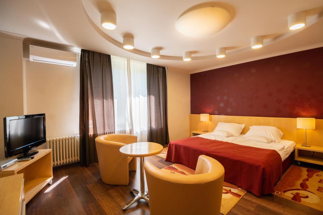 Hotel Laterum Печ Екстер'єр фото