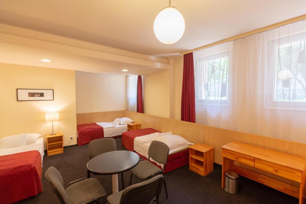 Hotel Laterum Печ Екстер'єр фото