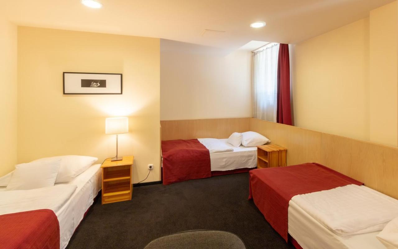 Hotel Laterum Печ Екстер'єр фото