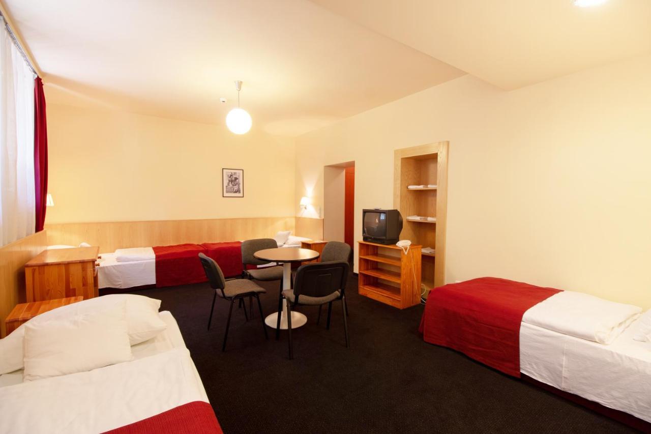 Hotel Laterum Печ Екстер'єр фото