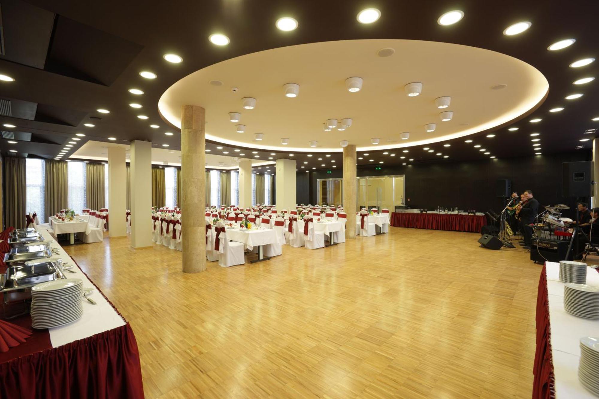 Hotel Laterum Печ Екстер'єр фото
