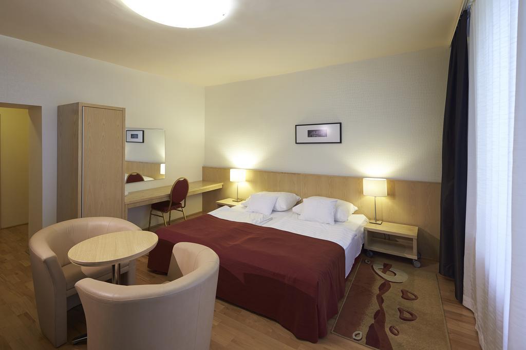Hotel Laterum Печ Екстер'єр фото