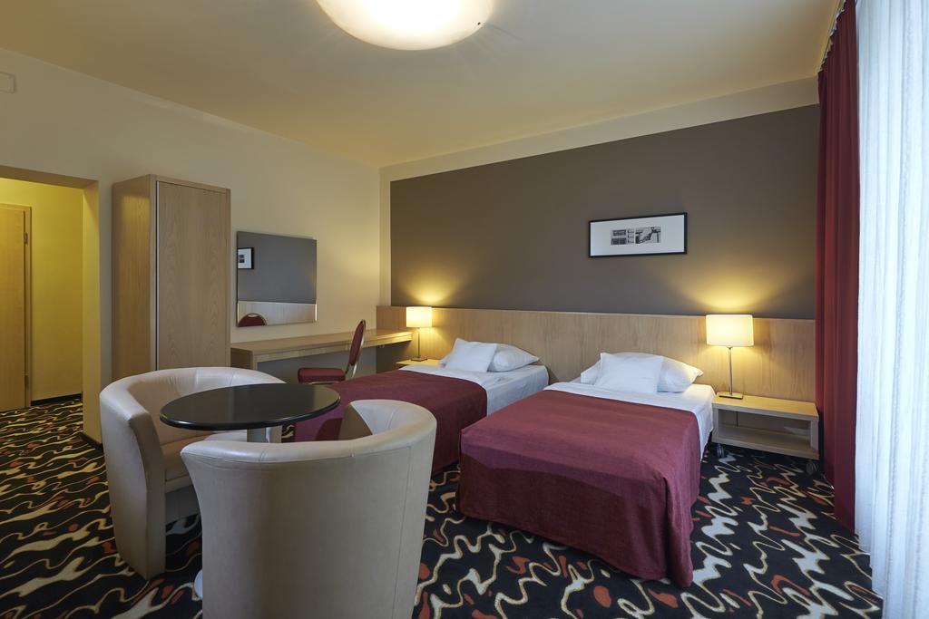 Hotel Laterum Печ Екстер'єр фото