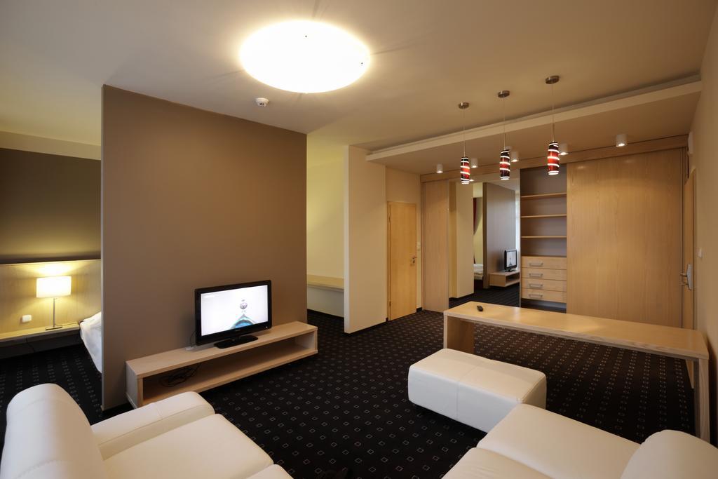 Hotel Laterum Печ Екстер'єр фото
