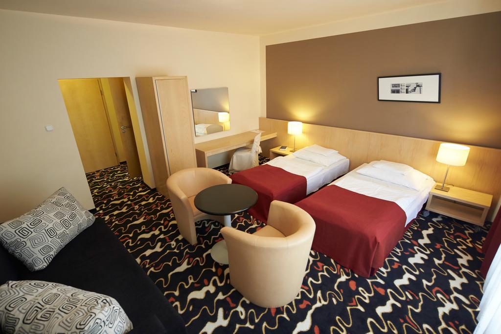 Hotel Laterum Печ Екстер'єр фото